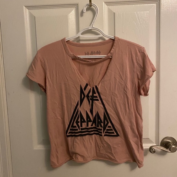 Pink cropped def leopard t shirt - Picture 1 of 5